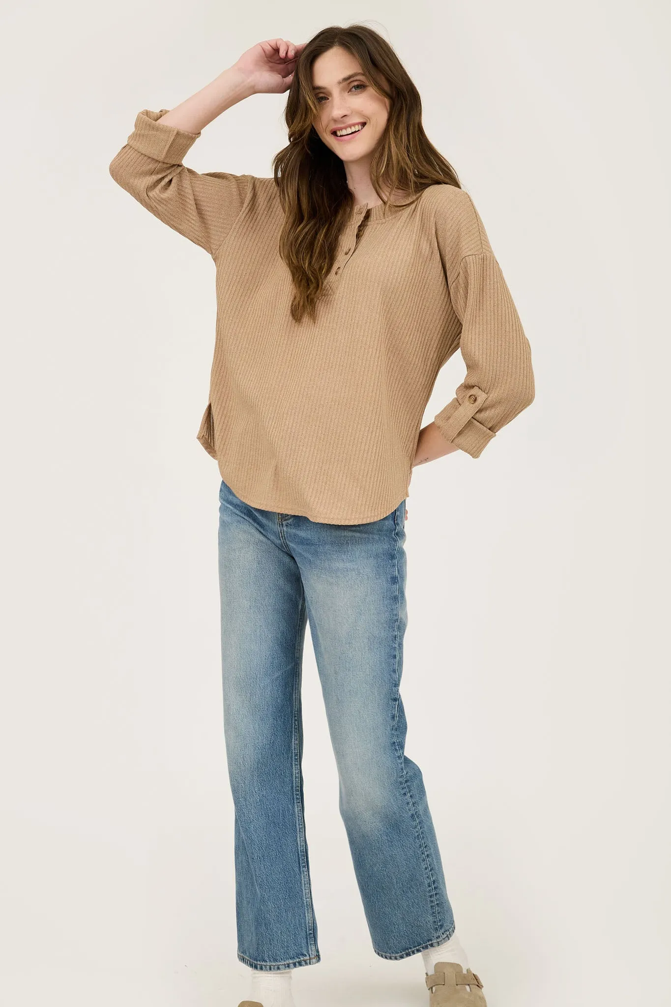 3/4 TAB SLEEVE HENLEY KNIT TOP