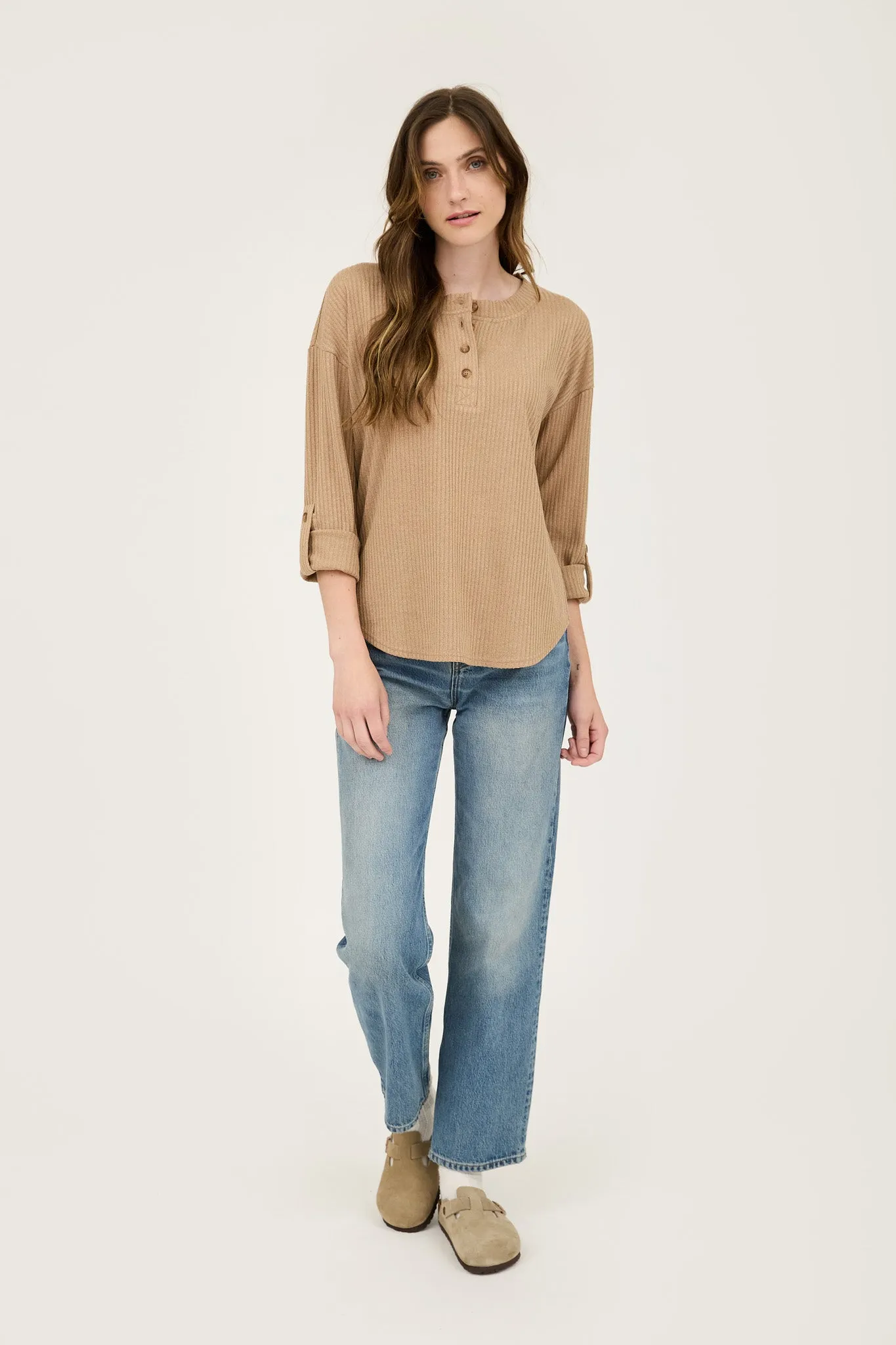 3/4 TAB SLEEVE HENLEY KNIT TOP
