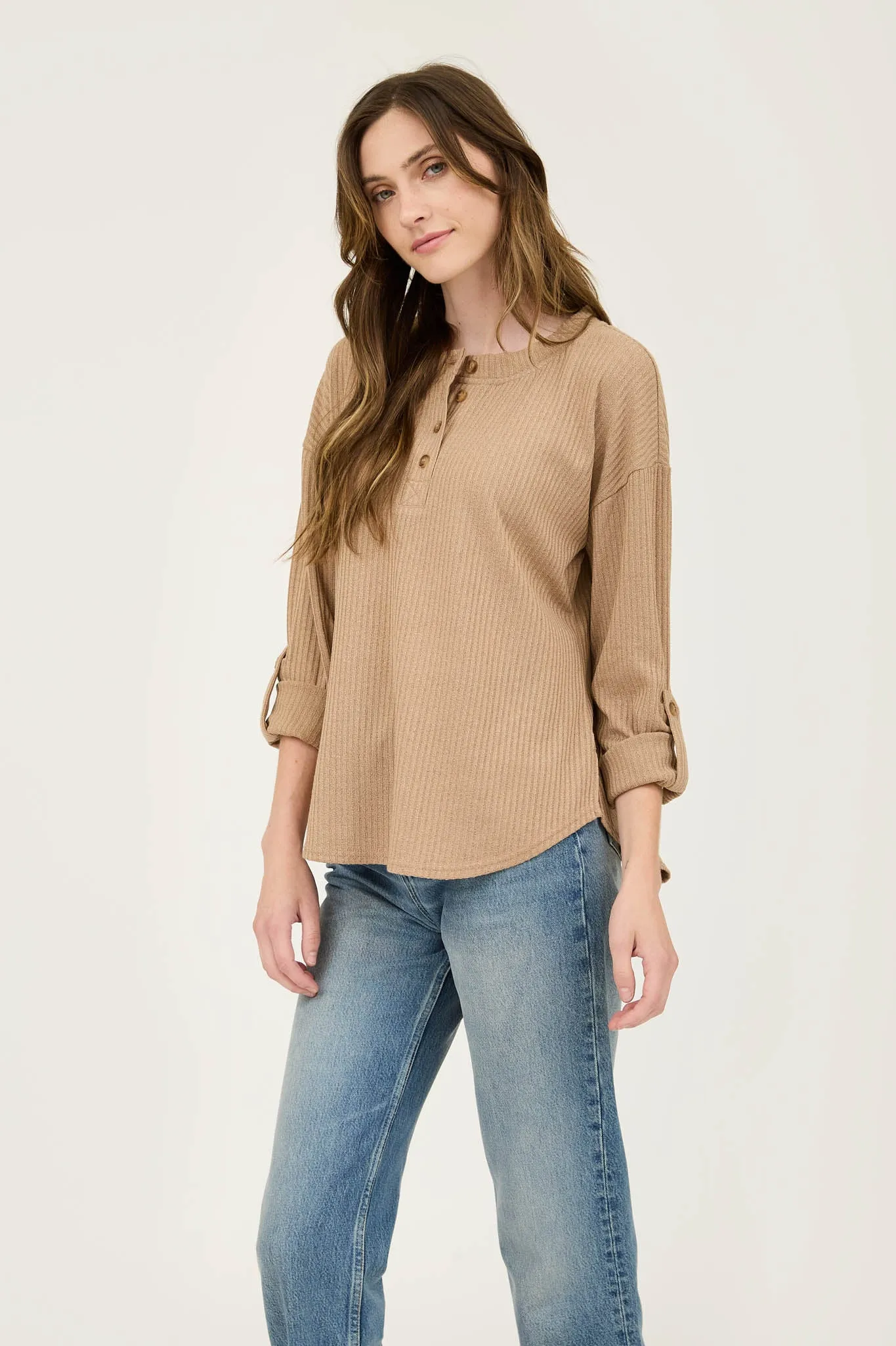 3/4 TAB SLEEVE HENLEY KNIT TOP