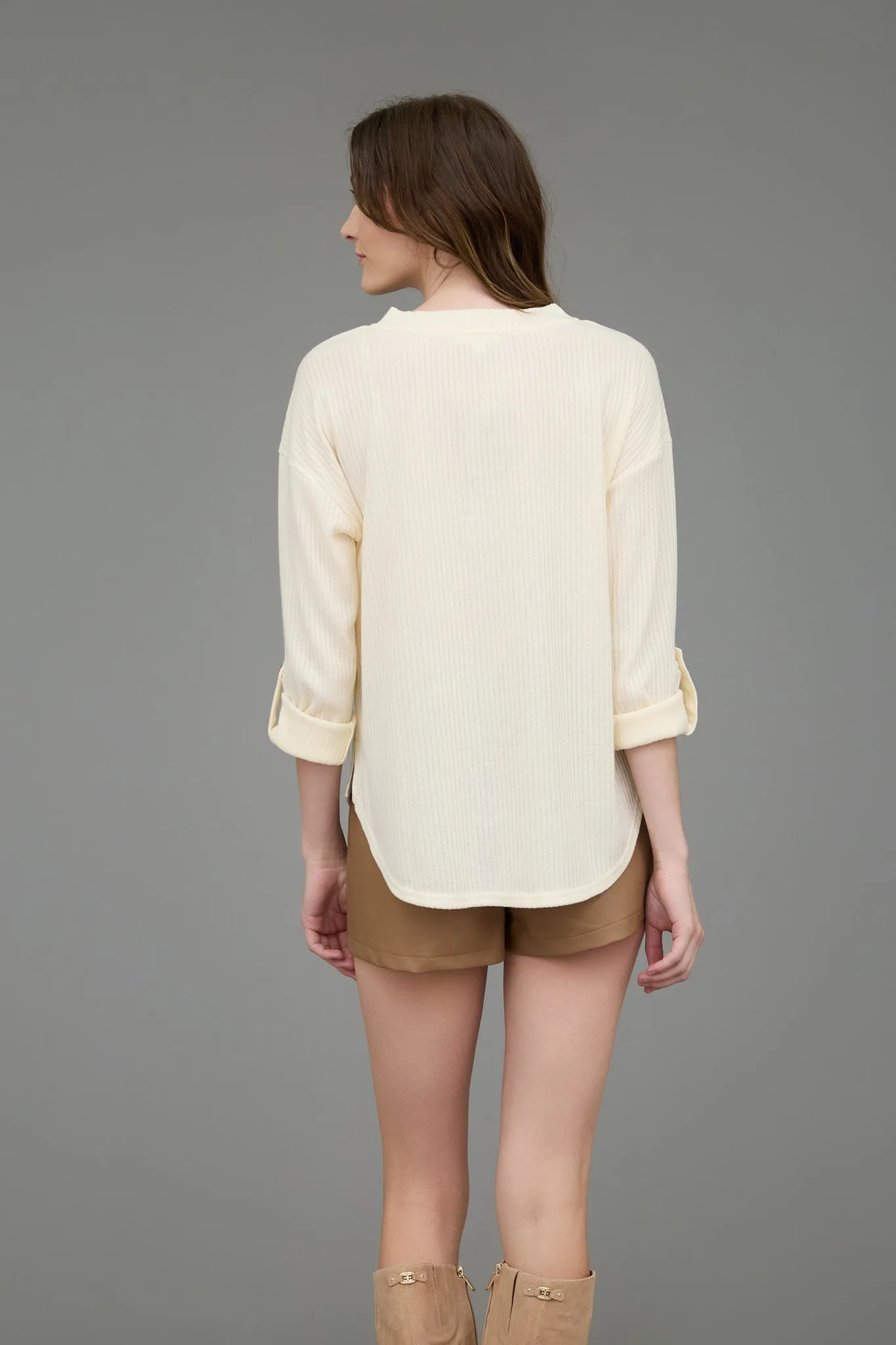 3/4 TAB SLEEVE HENLEY KNIT TOP