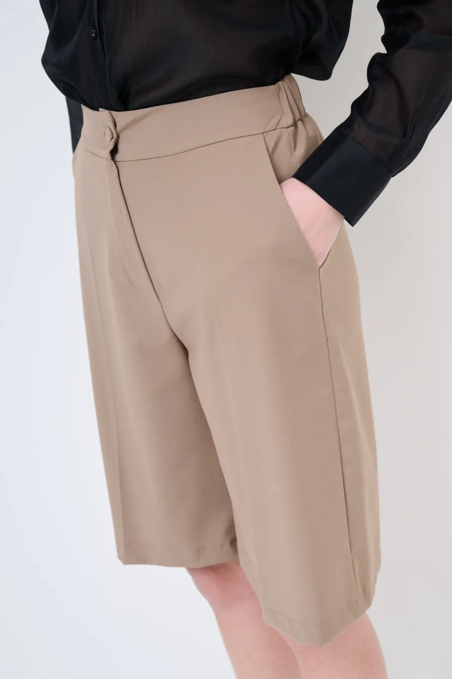 High-waisted tailored bermuda shorts wholesale