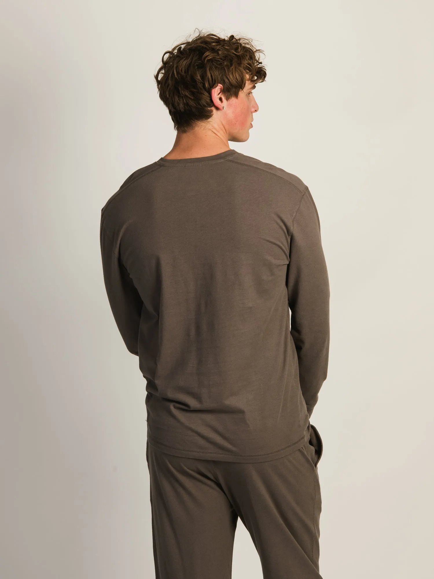 KOLBY SUEDED HENLEY - TIEDE