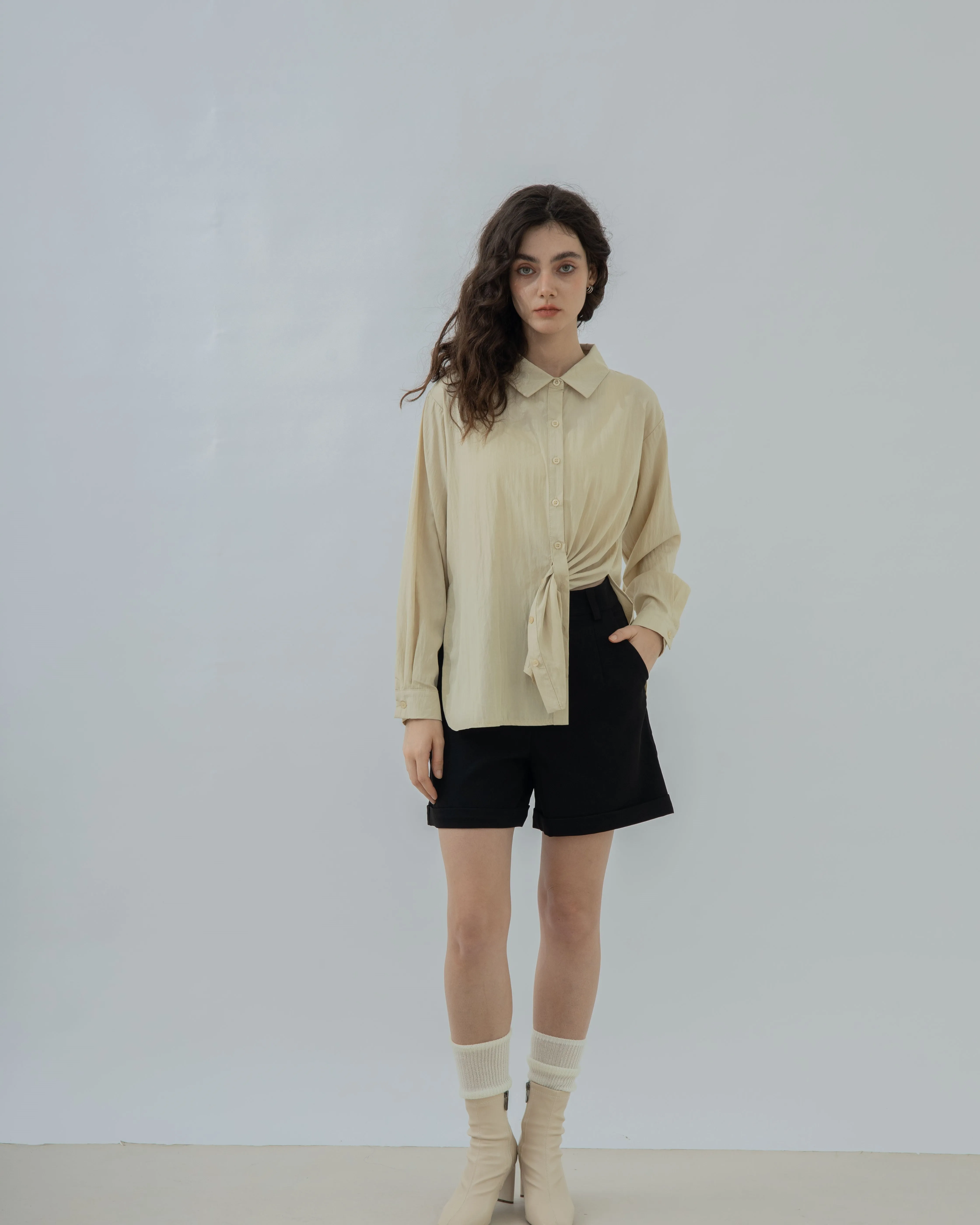 Side Button Folded Bermuda Shorts (Black)