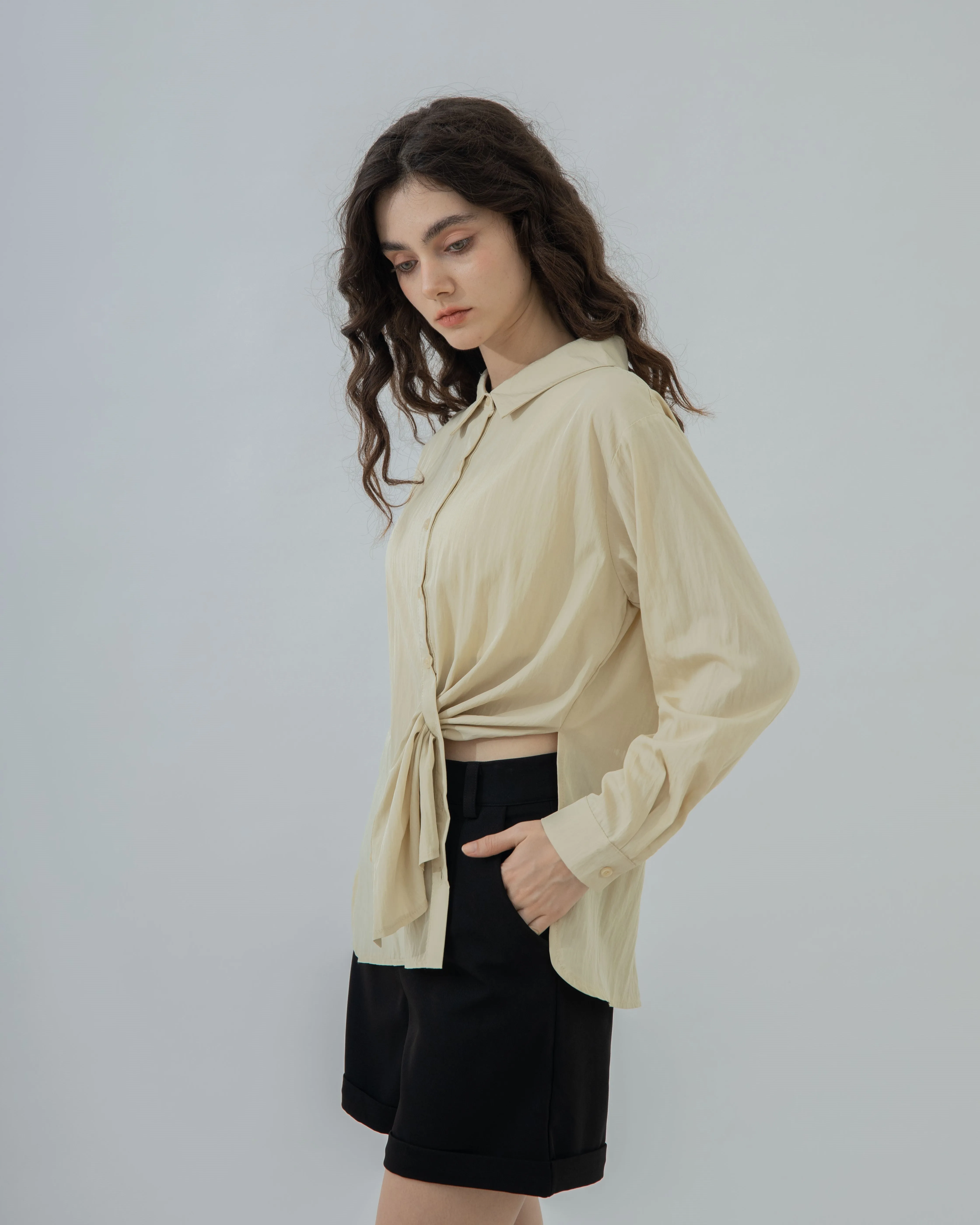Side Button Folded Bermuda Shorts (Black)