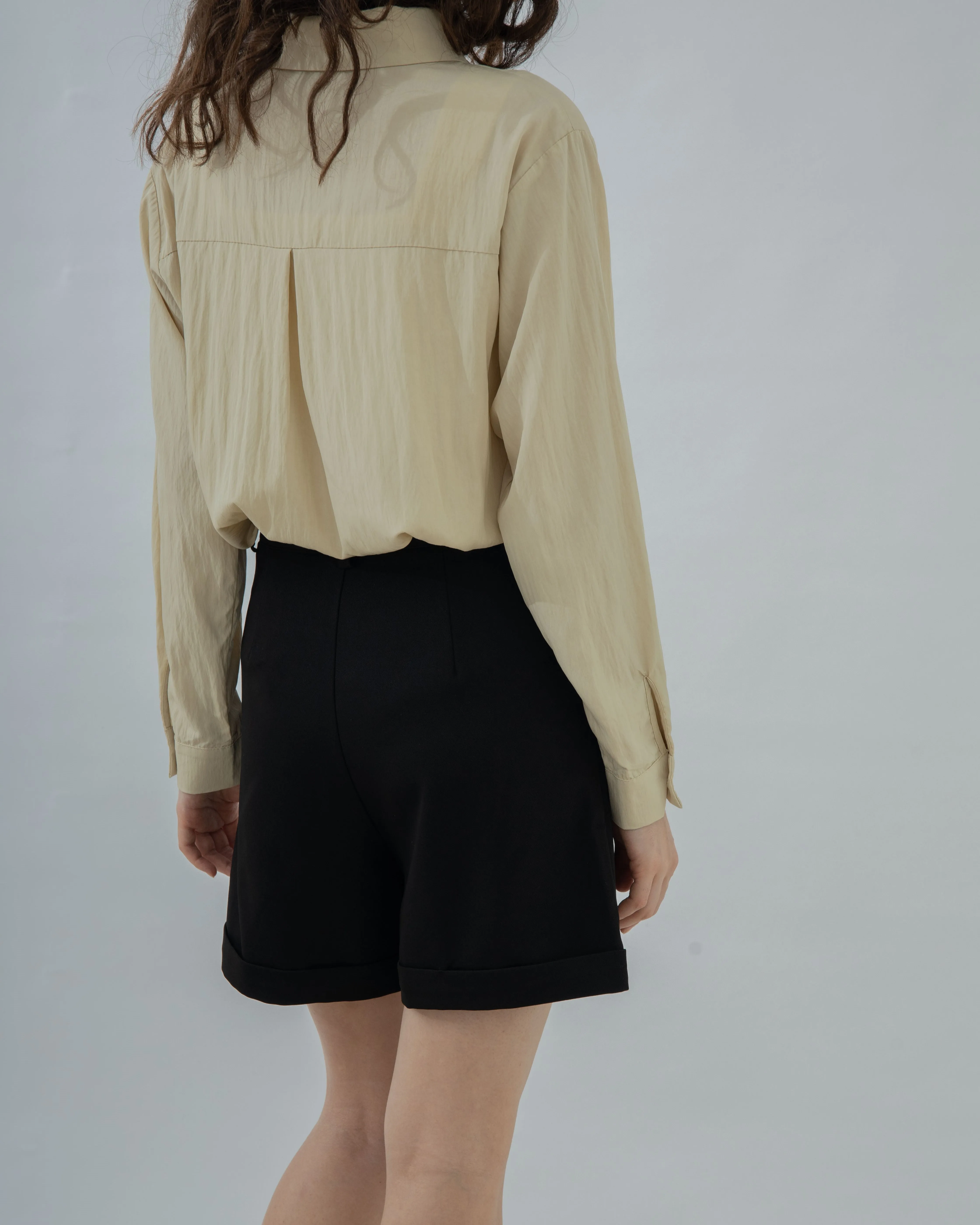 Side Button Folded Bermuda Shorts (Black)