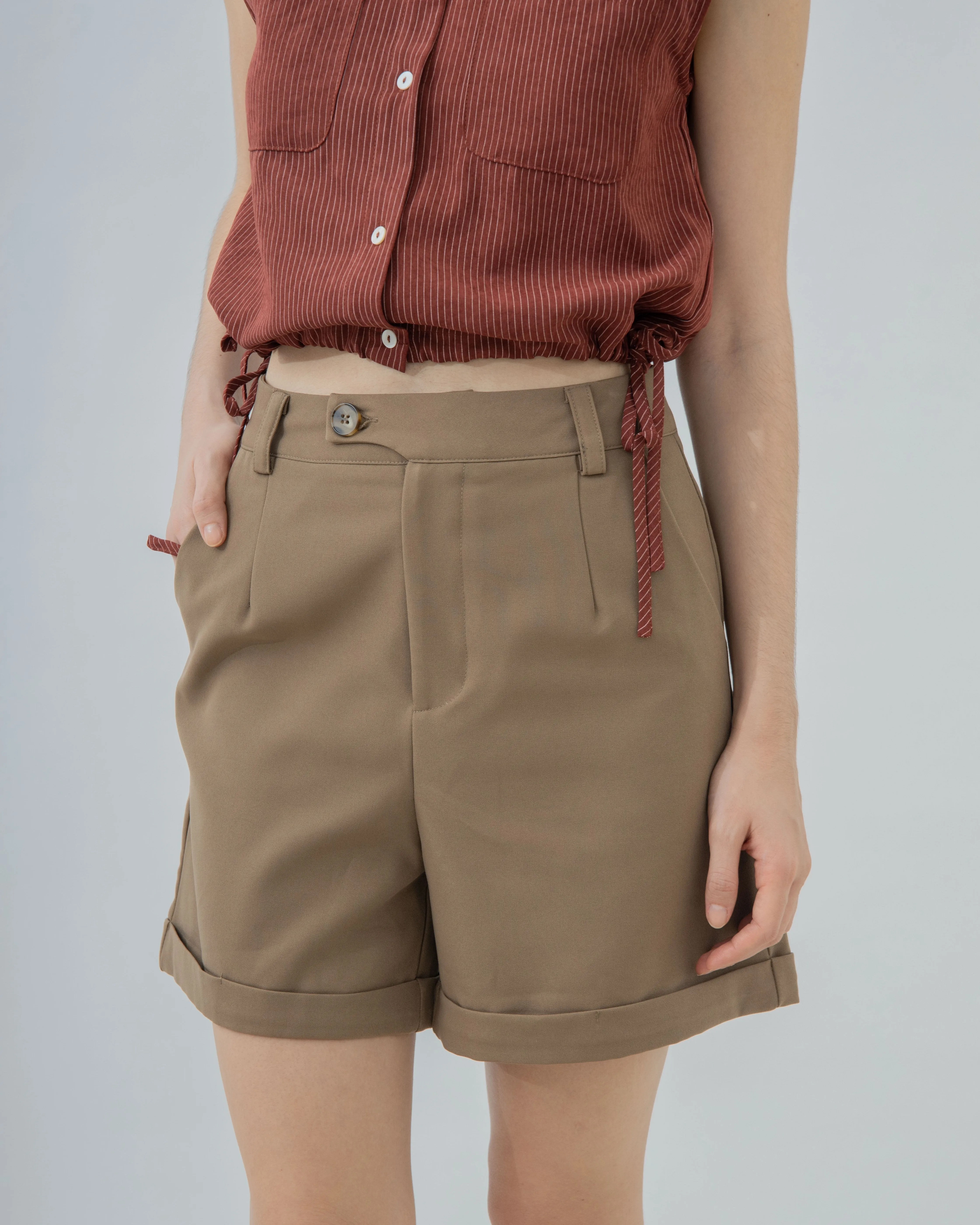 Side Button Folded Bermuda Shorts (Khaki)