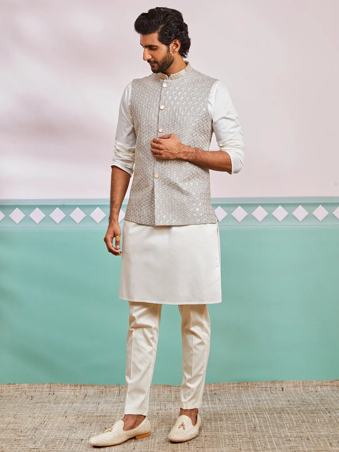 VASTRAMAY Men's Grey Fine Satin Nehru Jacket, Kurta And Pyjama Set.